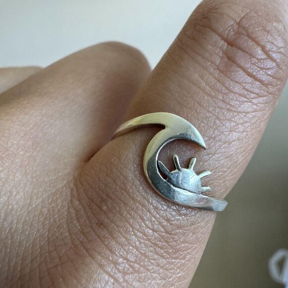 Jewelry - 925 Sterling Silver Sunset Wave Band Ring.